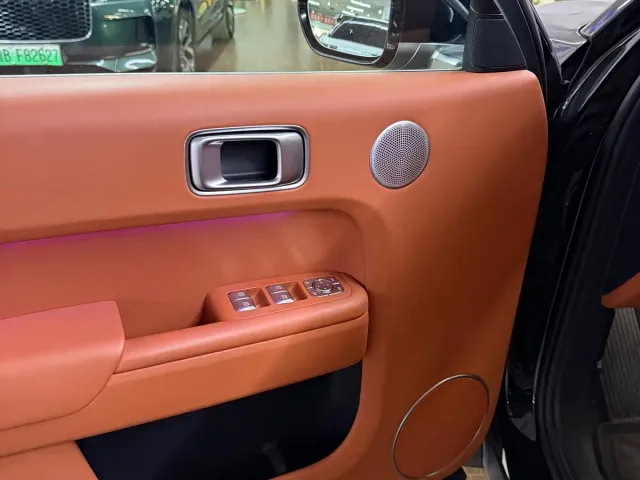 Li Auto L8 — Фото автомобиля 5