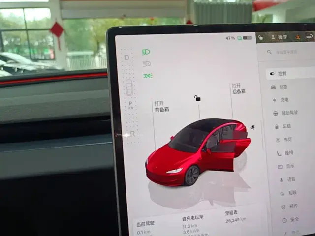 Tesla Model 3 — Фото автомобиля 13