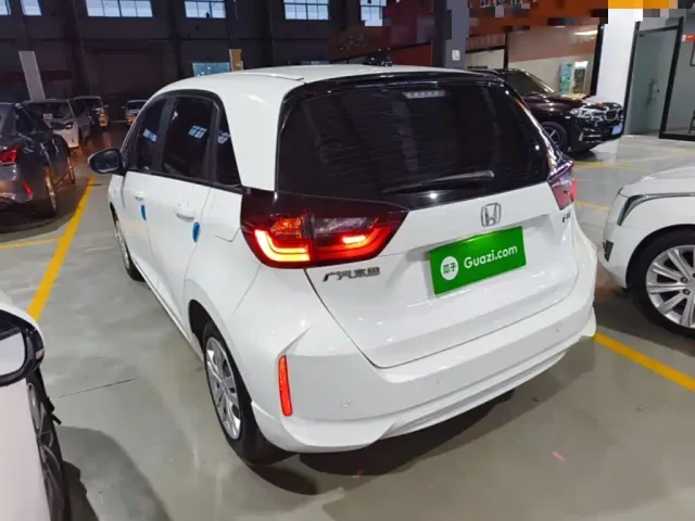 Honda Fit — Фото автомобиля 4