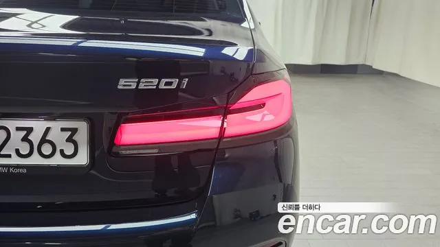 BMW 5-Series — Фото автомобиля 22