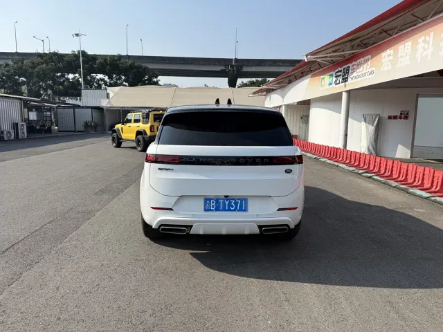 Land Rover Range Rover Sport — Фото автомобиля 12