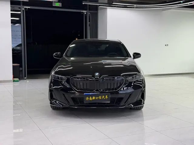 BMW 5 Series — Фото автомобиля 2