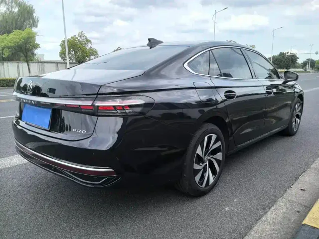 Volkswagen Passat — Фото автомобиля 12