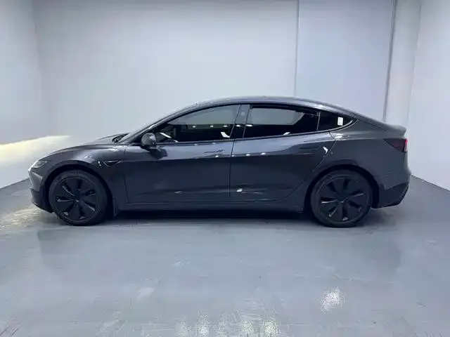 Tesla Model 3 — Фото автомобиля 8