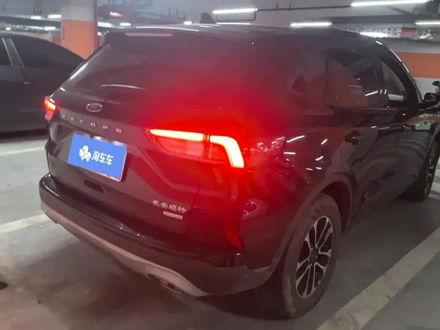 Ford Escape — Фото автомобиля 3