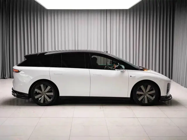 Li Auto i6 — Фото автомобиля 3