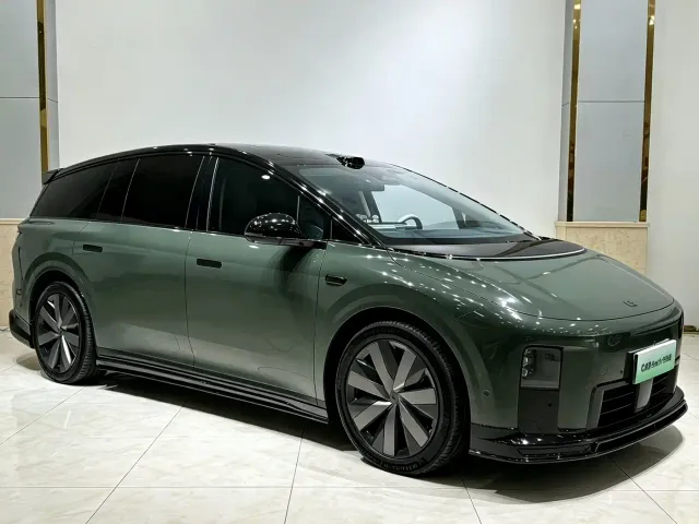 Li Auto i8 — Фото автомобиля 3
