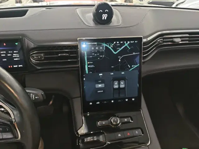 Nio ES8 — Фото автомобиля 8