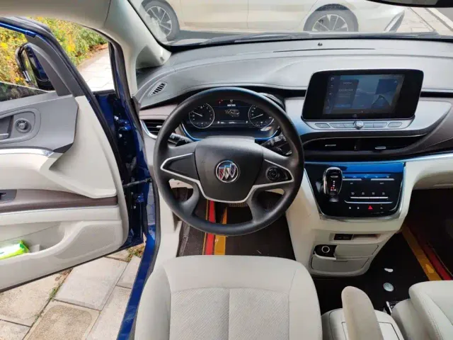 Buick GL8 — Фото автомобиля 11