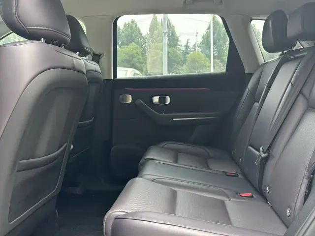Leapmotor C10 — Фото автомобиля 5