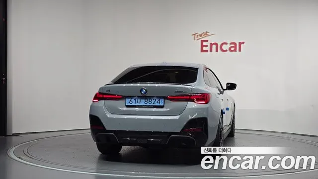 BMW i4 — Фото автомобиля 4