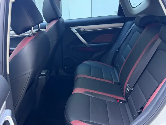 Geely Binyue — Фото автомобиля 10