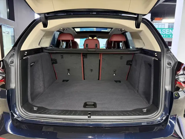 BMW iX3 — Фото автомобиля 24