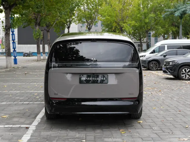 Li Auto MEGA — Фото автомобиля 6