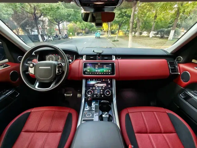 Land Rover Range Rover Sport — Фото автомобиля 11