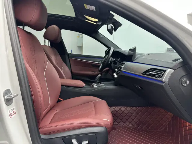 BMW 5 Series — Фото автомобиля 14