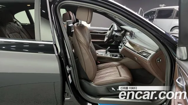 BMW 7-Series — Фото автомобиля 12