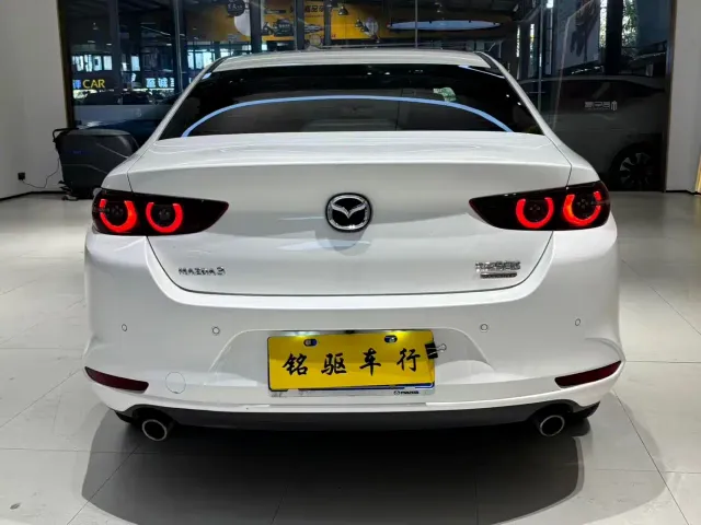 Mazda Axela — Фото автомобиля 6