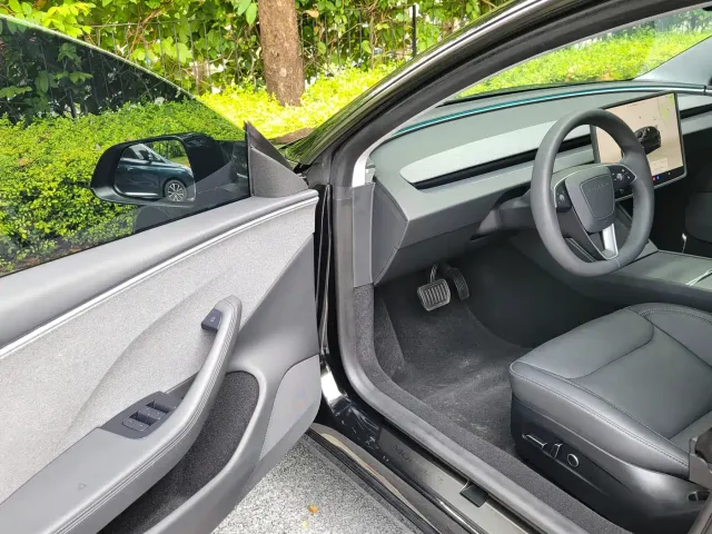 Tesla Model 3 — Фото автомобиля 6