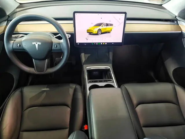 Tesla Model Y — Фото автомобиля 7