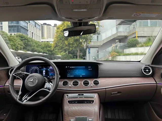 Mercedes-Benz E-Class — Фото автомобиля 7