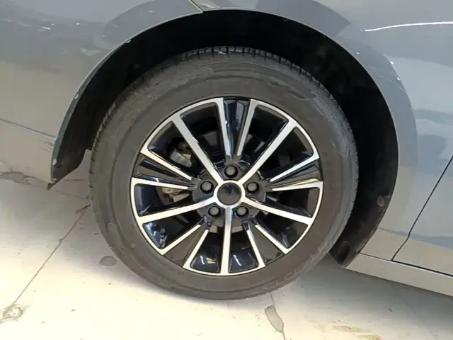 Roewe i5 — Фото автомобиля 22