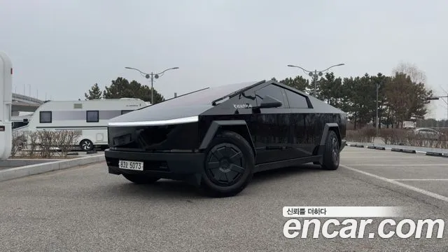 Tesla Cybertruck — Фото автомобиля 3