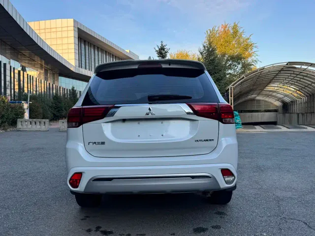Mitsubishi Outlander — Фото автомобиля 6