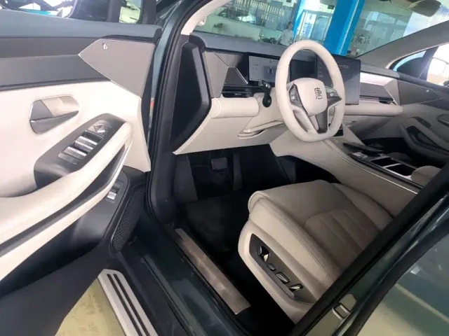 BYD Tang L — Фото автомобиля 15