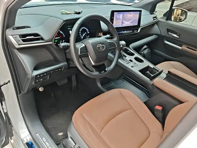 Toyota Sienna — Фото автомобиля 9