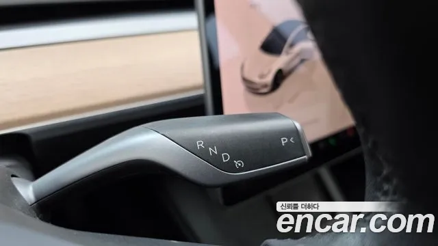 Tesla Model 3 — Фото автомобиля 12
