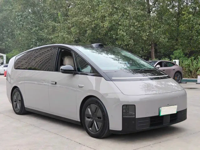 Li Auto Li Auto MEGA 2024 Ultra — Фото автомобиля 3