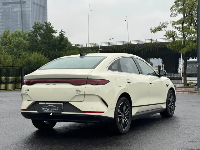 BYD Qin L — Фото автомобиля 13
