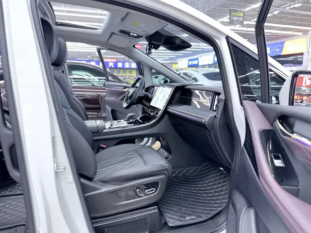 GAC Trumpchi M8 — Фото автомобиля 15