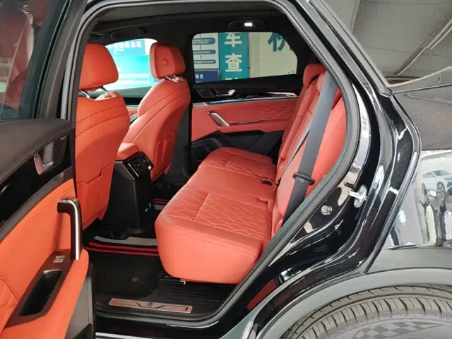 BYD Tang — Фото автомобиля 16