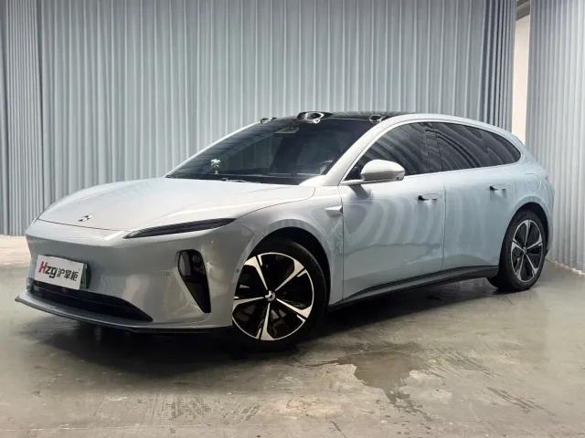 Фотография автомобиля — Nio ET5 Touring