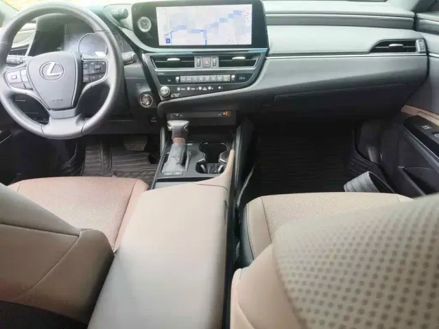 Lexus ES — Фото автомобиля 12
