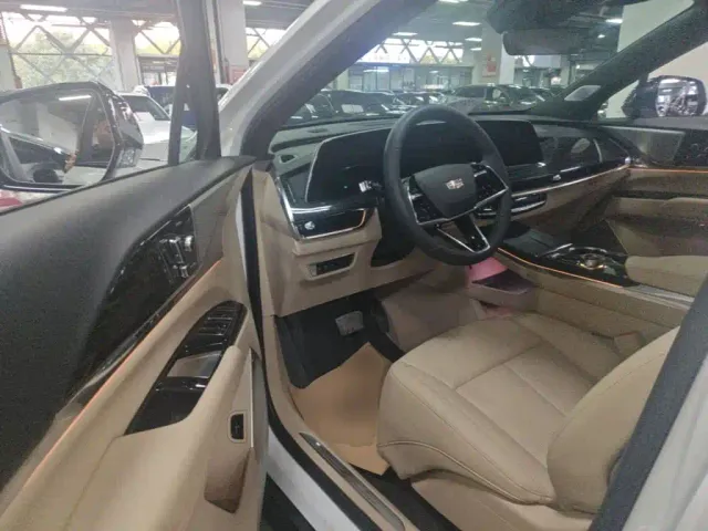Cadillac XT5 — Фото автомобиля 15