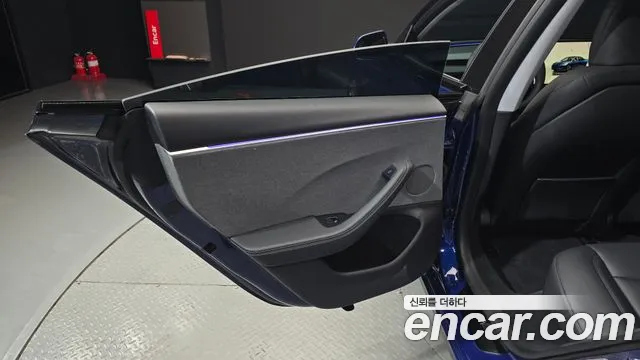 Tesla Model 3 — Фото автомобиля 25