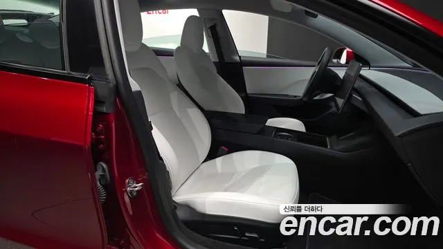 Tesla Model 3 — Фото автомобиля 11