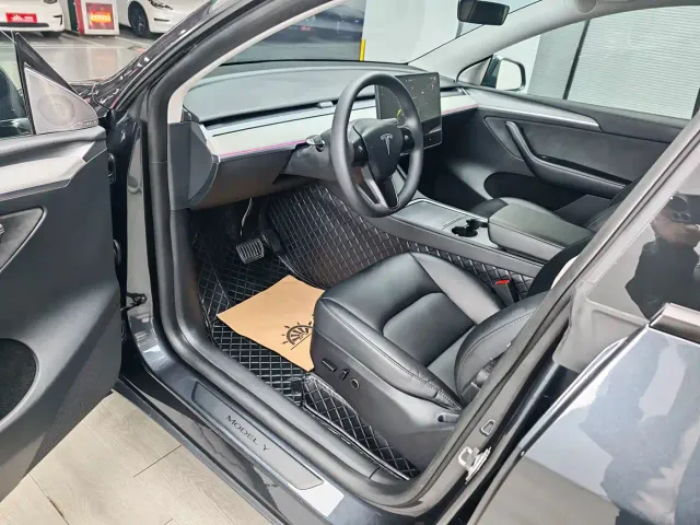 Tesla Model Y — Фото автомобиля 5