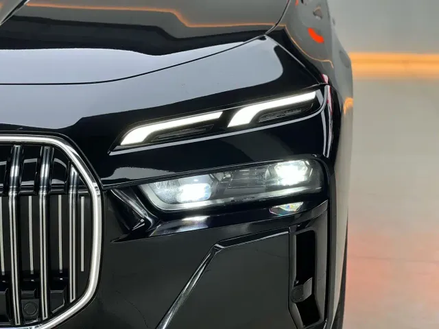 BMW 7 Series — Фото автомобиля 16