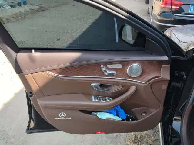 Mercedes-Benz E-Class — Фото автомобиля 7