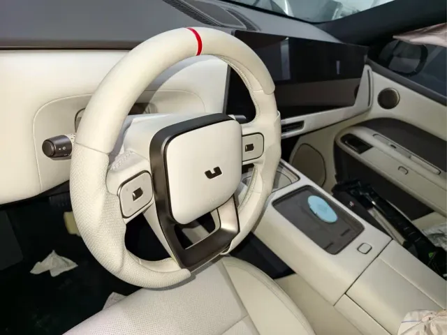 Li Auto L6 — Фото автомобиля 10