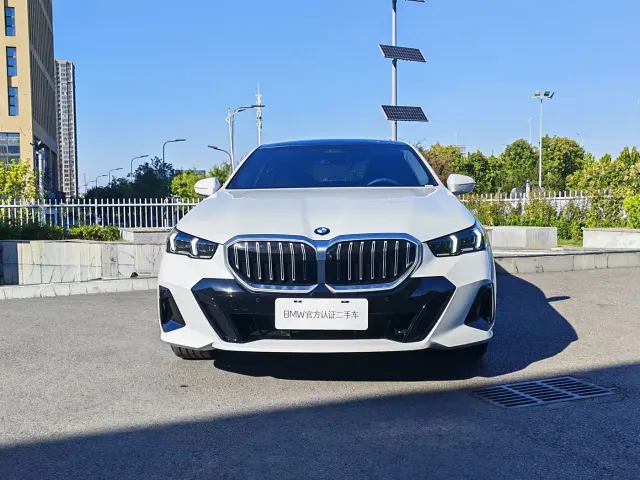 BMW 5 Series — Фото автомобиля 2