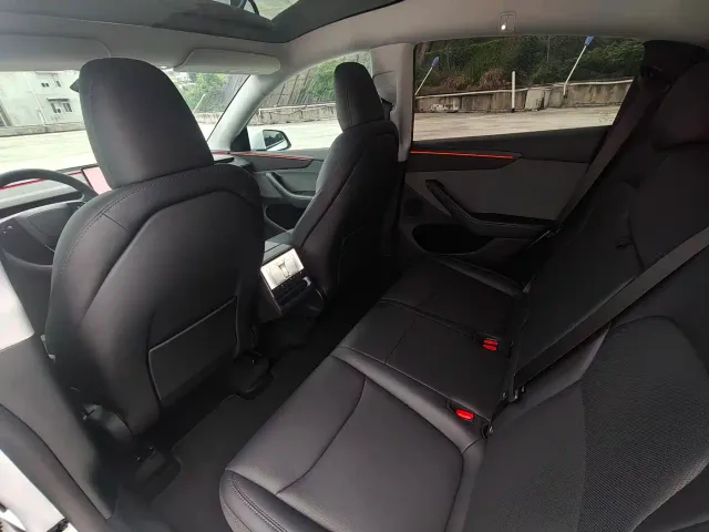 Tesla Model Y — Фото автомобиля 15