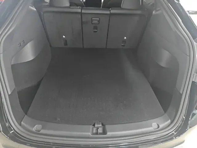 Tesla Model Y — Фото автомобиля 18