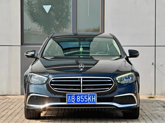 Mercedes-Benz E-Class — Фото автомобиля 2