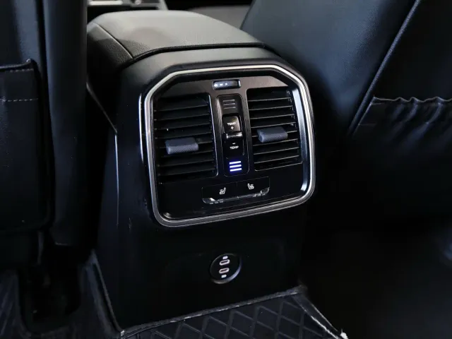 Porsche Macan — Фото автомобиля 16
