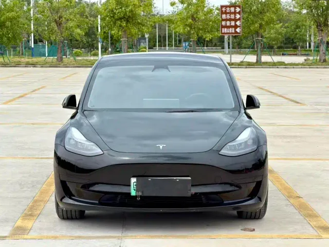 Tesla Model 3 — Фото автомобиля 3